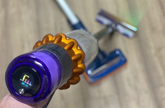 dyson v15 vs philips 8000