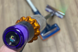 Dyson V15 vs Philips 8000 Series (Aqua)