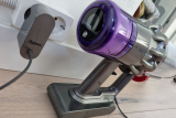 Dyson vacuum not charging (no light)